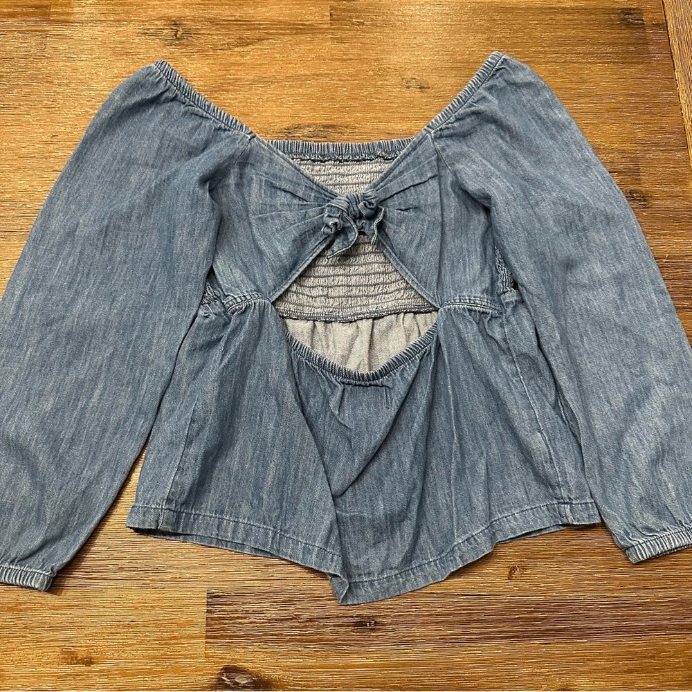 3/20$ Old Navy Kids Denim Smocked Blouse with Back Cut Out & Bow size XL(14-16)